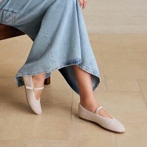 VIVAIA NWT Almond-toe Mary Jane Flats